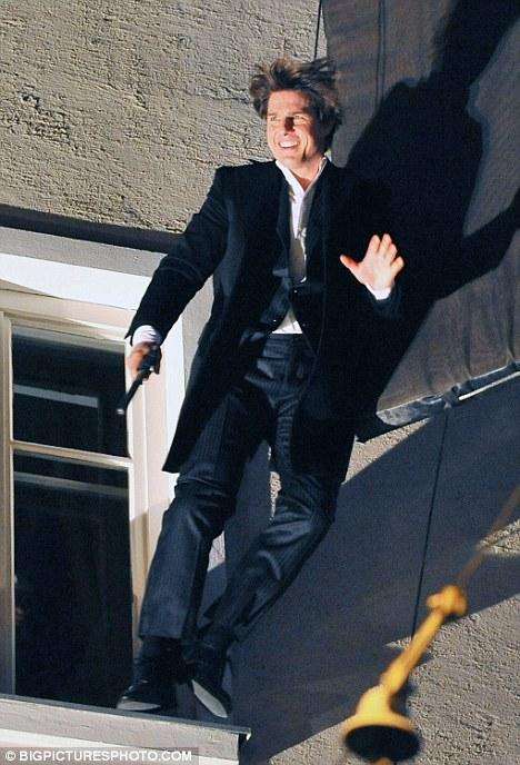 Том Круз  сорвался с крыши