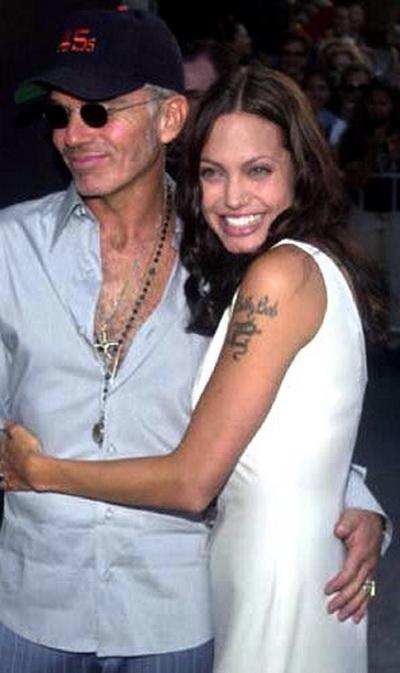 В сеть просочились пикантные снимки 21-летней Анджелины Джоли