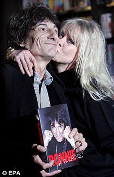 18- летняя русская официантка увела из семьи легенду «Роллинг стоунз»