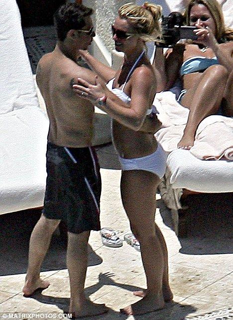 Бритни Спирс флиртует с новым мужчиной