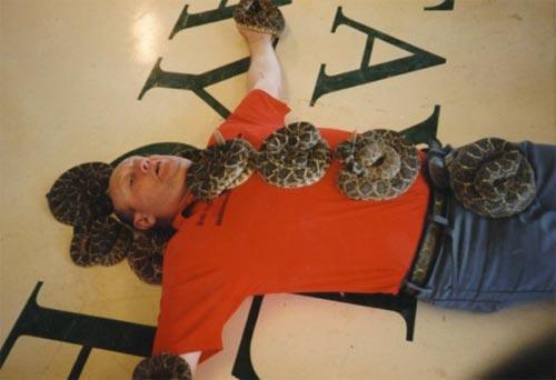 «Змеиный человек» установил новый мировой рекорд