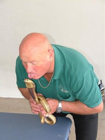 «Змеиный человек» установил новый мировой рекорд