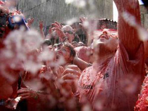 Томатное безумие  повторилось в Испании в шестидесятый раз