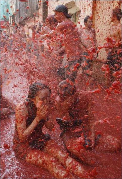 Томатное безумие  повторилось в Испании в шестидесятый раз