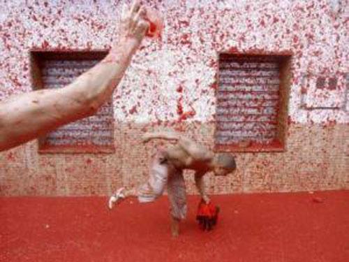 Томатное безумие  повторилось в Испании в шестидесятый раз