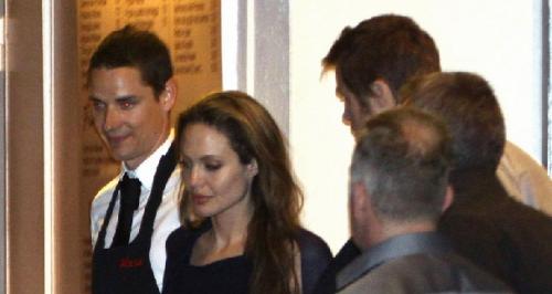 Анджелина Джоли и Брэд Питт отобедали с  ублюдками