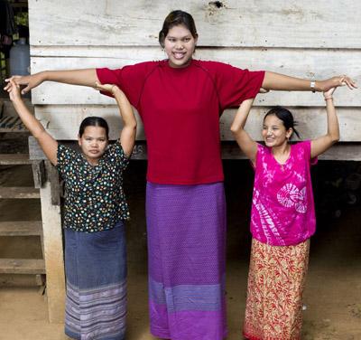 Самая высокая в мире девушка родом из Таиланда