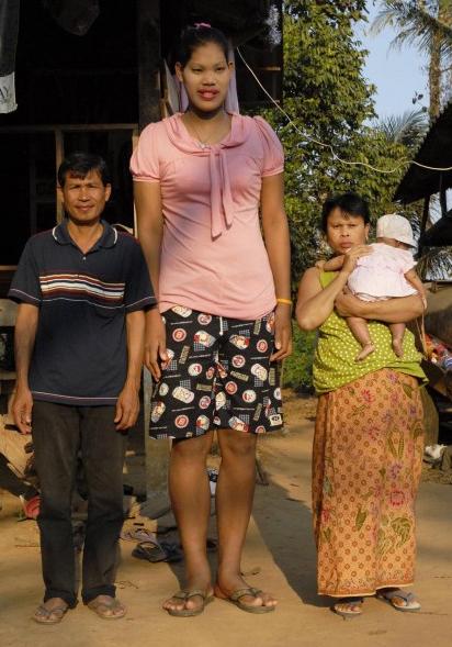 Самая высокая в мире девушка родом из Таиланда