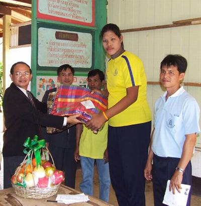 Самая высокая в мире девушка родом из Таиланда