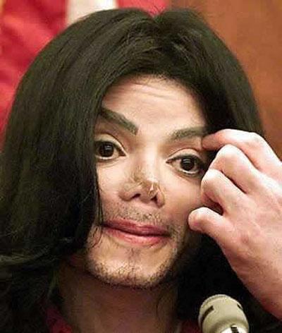 Главным уродцем Голливуда назван Майкл Джексон… А чего вы ожидали? Человек, который был успешным чернокожим певцом, переделал своё лицо, разрушил репутацию и стал похож на альбиноса с носом, который, кажется, существует сам по себе…Джексон сказал, что именно отец вселил в него неуверенность по поводу внешности, когда утверждал, что у Майкла был толстый нос…Именно неуверенность в себе стала причи
		<!--