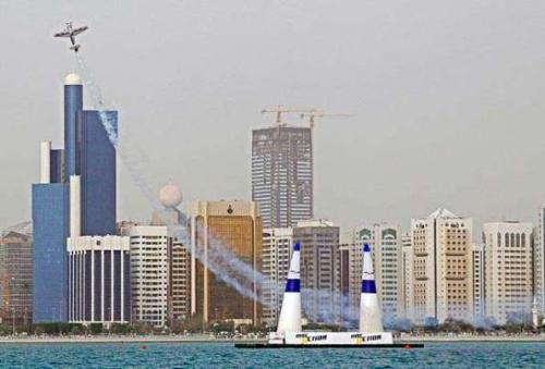 Воздушные гонщики соревновались в небе Абу-Даби