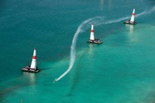 Воздушные гонщики соревновались в небе Абу-Даби