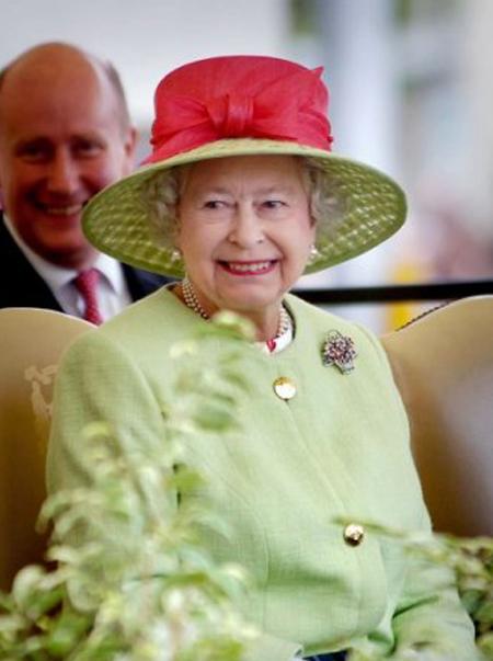 Лучшие шляпки Елизаветы Второй