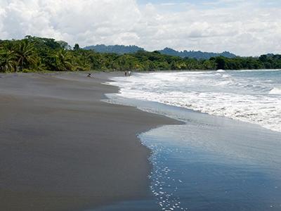 Топ-15 невероятных пляжей с черным песком