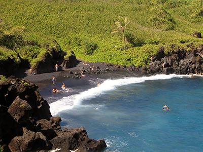 Топ-15 невероятных пляжей с черным песком