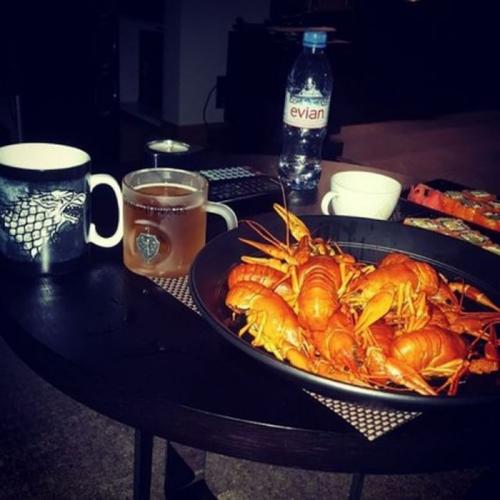 Тачки, яхты и Apple Watch: лето детей российской элиты