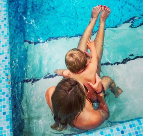 Тачки, яхты и Apple Watch: лето детей российской элиты