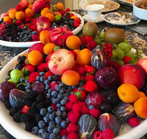 Тачки, яхты и Apple Watch: лето детей российской элиты