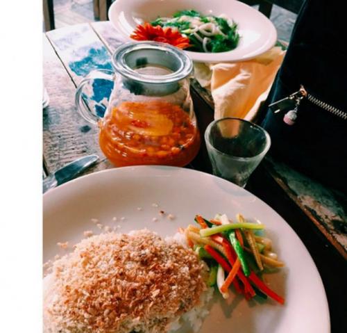 Тачки, яхты и Apple Watch: лето детей российской элиты