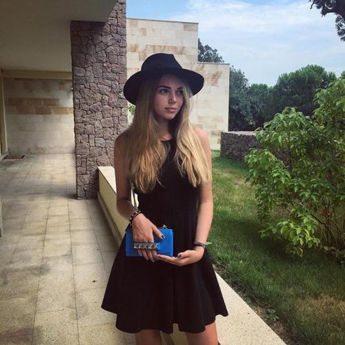 Тачки, яхты и Apple Watch: лето детей российской элиты