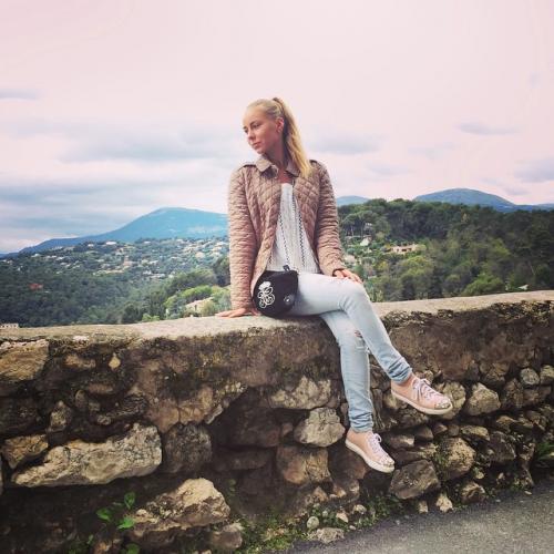 Тачки, яхты и Apple Watch: лето детей российской элиты