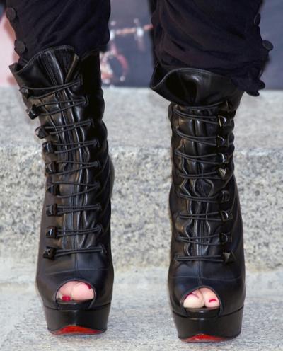 Самая необычная звездная обувь. Часть 2