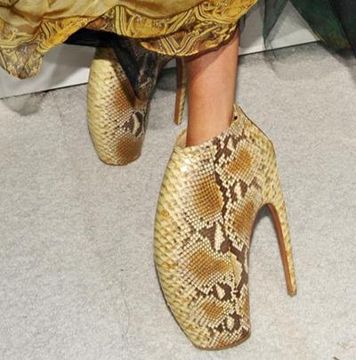 Самая необычная звездная обувь. Часть 2