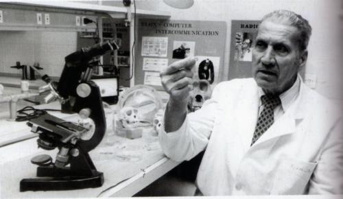 Двухголовая собака и другие животные, которые перевернули науку