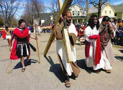 На Филиппинах распяли 30 человек