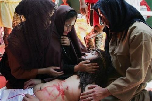 На Филиппинах распяли 30 человек