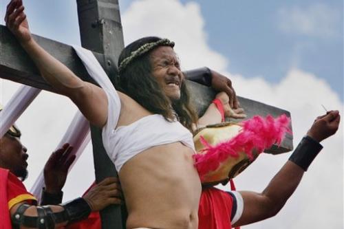 На Филиппинах распяли 30 человек