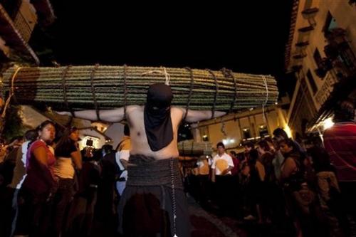 На Филиппинах распяли 30 человек