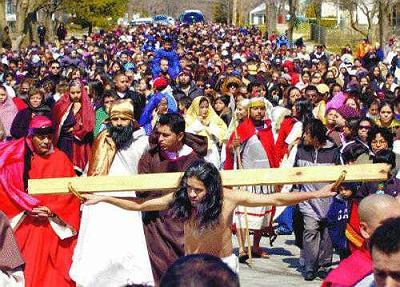 На Филиппинах распяли 30 человек