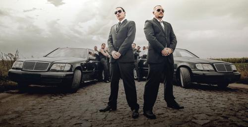 Как выглядели основные атрибуты "новых русских"