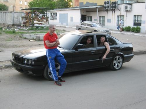 Как выглядели основные атрибуты "новых русских"