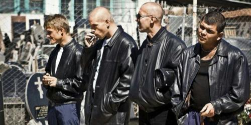 Как выглядели основные атрибуты "новых русских"