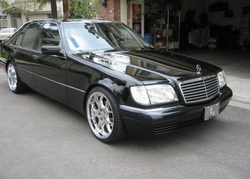 Как выглядели основные атрибуты "новых русских"