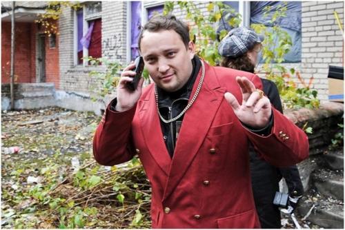 Как выглядели основные атрибуты "новых русских"