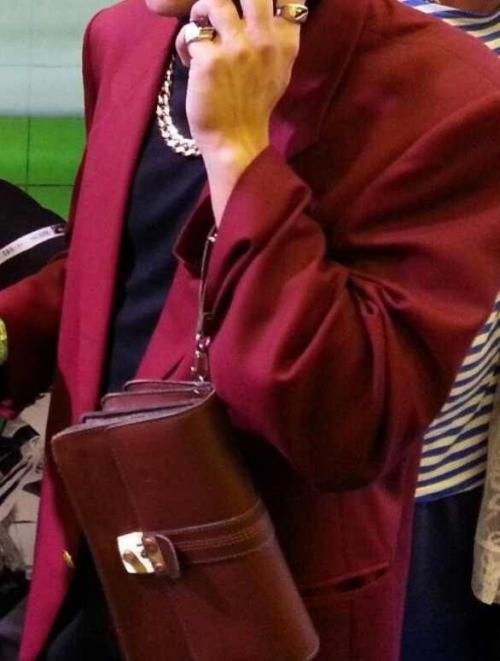 Как выглядели основные атрибуты "новых русских"