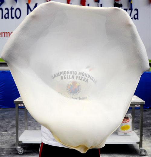 Мастера в Италии показывают пицце-класс