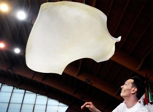 Мастера в Италии показывают пицце-класс