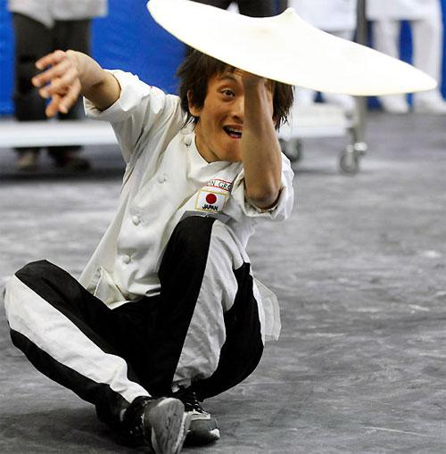 Мастера в Италии показывают пицце-класс