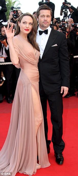 Битва платьев: Шерон Стоун украла победу у Анджелины Джоли