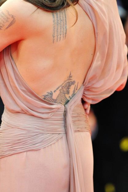 Битва платьев: Шерон Стоун украла победу у Анджелины Джоли