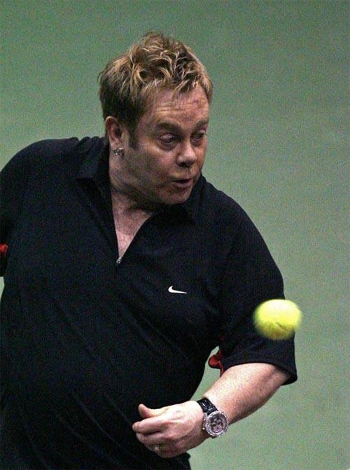 Элтон Джон: чудеса благотворительности