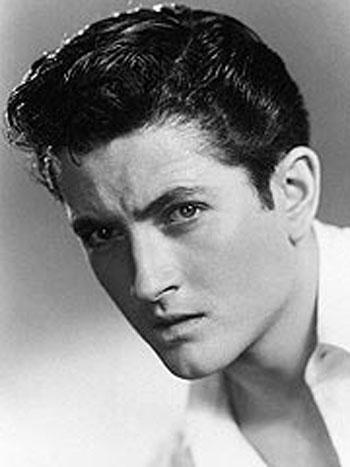 Тайны звездных семей: отцы-алкоголики, матери-наркоманки…