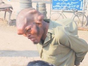 Пакистанский нищий шокировал окружающих своим видом