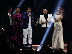 Премия «МУЗ-ТВ» спустила Жанну Агузарову с небес на землю