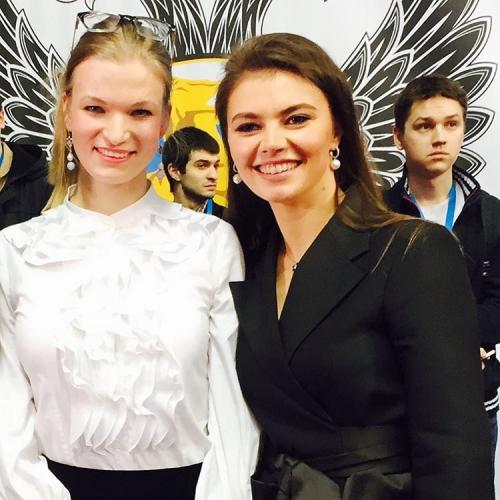 От Джоли до Пугачевой: внезапно похудевшие знаменитости