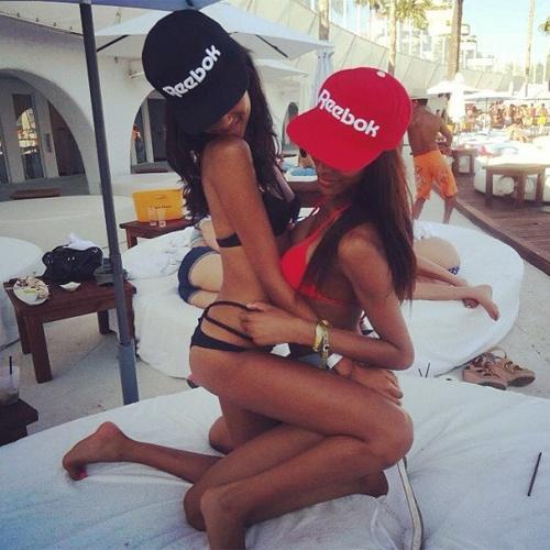 В сети появились личные фотографии топ-моделей из отпуска